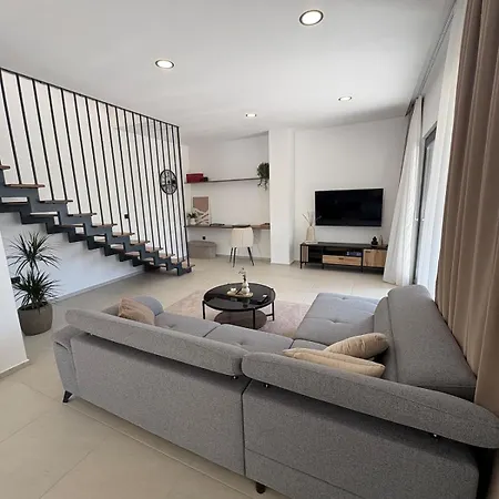 Mara Villa *