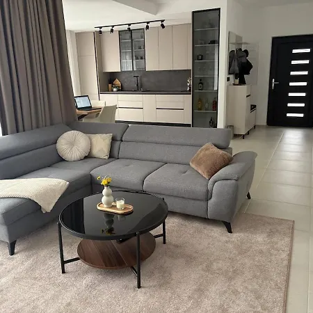 Mara Villa *